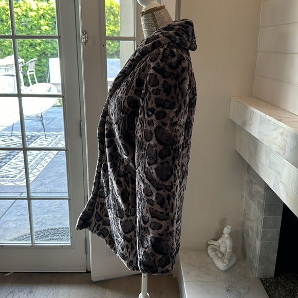 Tudor Court Gray and Black Leopard Faux Fur Shawl Collar Jacket - Picture 3 of 11